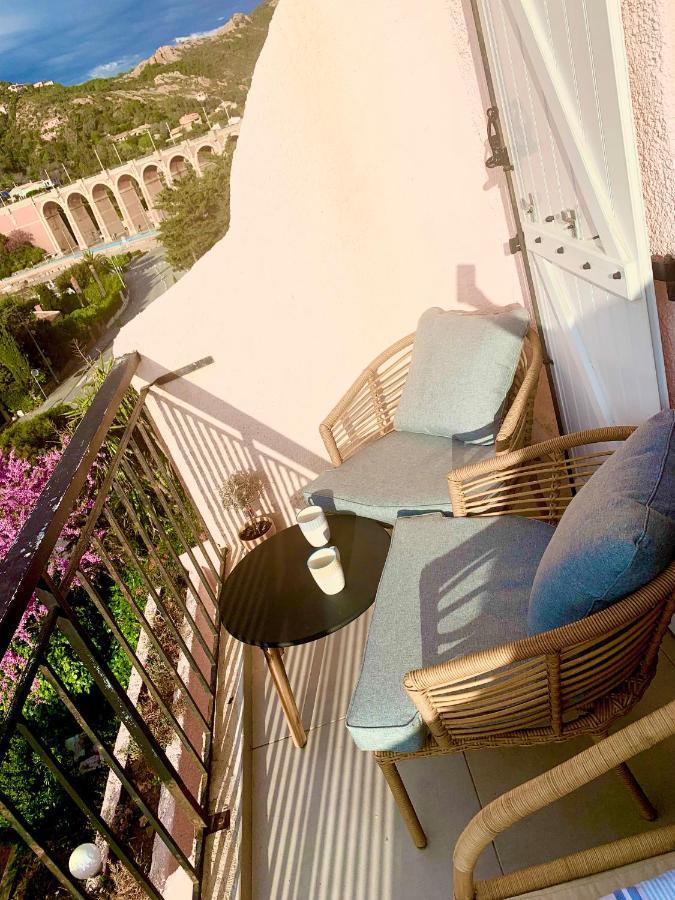 La Belle Vue-Charming Duplex Apartment With Sea View, 50 Meters From Beach And Private Parking Saint-Raphaël Kültér fotó
